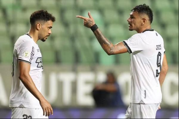 Eduardo e Tiquinho Soares - Atlético-MG x Botafogo(Imagem:Vítor Silva/Botafogo)