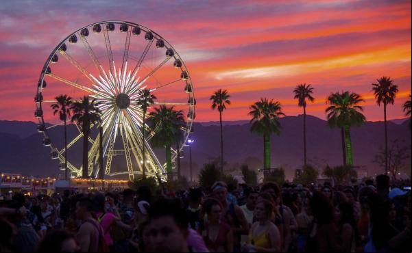 O Coachella leva meio milhão de pessoas a um local a céu aberto de Indio, no leste de Los Angeles, ao longo de duas semanas. As datas de 2022 são os finais de semana de 15 a 17 e(Imagem:Reprodução)