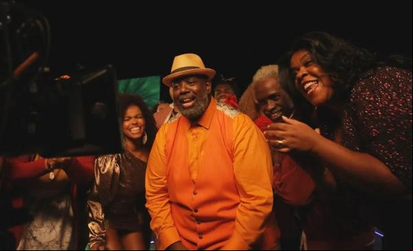 Péricles dá voz à música-tema do filme