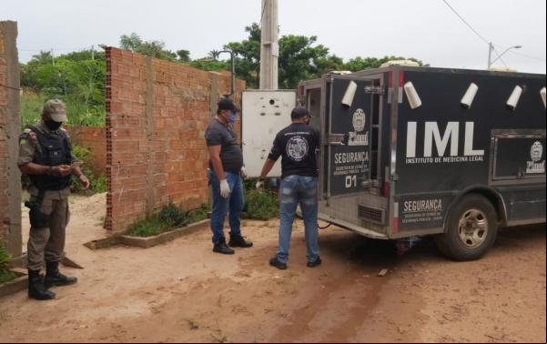 Mulher é encontrada morta dentro de casa na Zona Norte de Teresina.(Imagem:Renan Nunes/TV Clube)