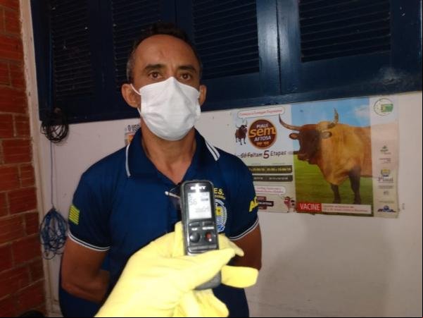Clayton Cunha, veterinário responsável pela vacinação(Imagem:FlorianoNews)