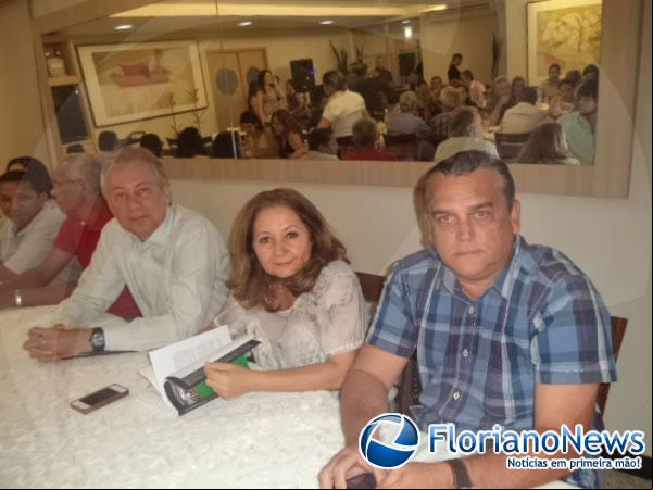Luiz Gonzaga reúne amigos em lançamento de livro em Floriano.(Imagem:FlorianoNews)