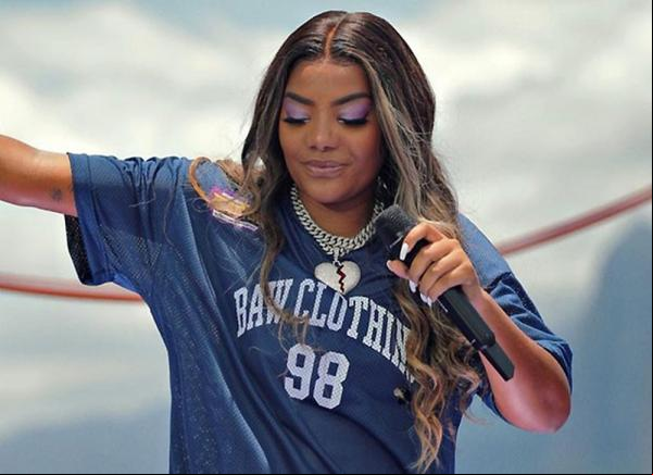 Ludmilla subiu o bondinho do Pão de Açúcar para cair no samba. Na quarta-feira, 25 de novembro, a cantora e compositora fechou o Pão de Açúcar ? um dos cartões-postais da cidade d(Imagem:Reprodução)