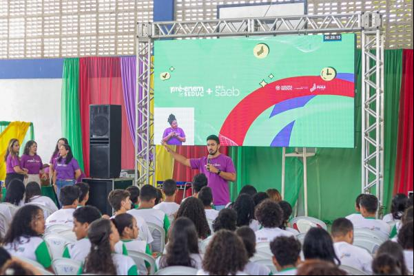 Estudantes da rede estadual participam de revisão Pré-Enem e Pré-Saeb em União.(Imagem:Letícia Santos)