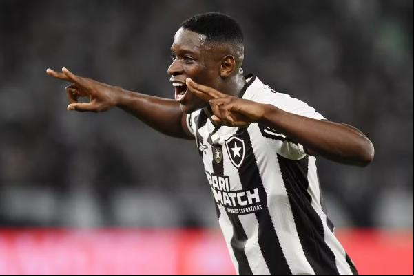 Luiz Henrique, do Botafogo, comemora gol contra o Palmeiras na Libertadores.(Imagem:Alexandre Durão/ge)