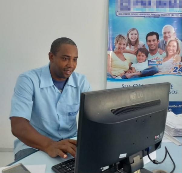 Médico cubano conseguiu emprego como auxiliar istrativo em funerária no Piauí.(Imagem:Arquivo Pessoal)