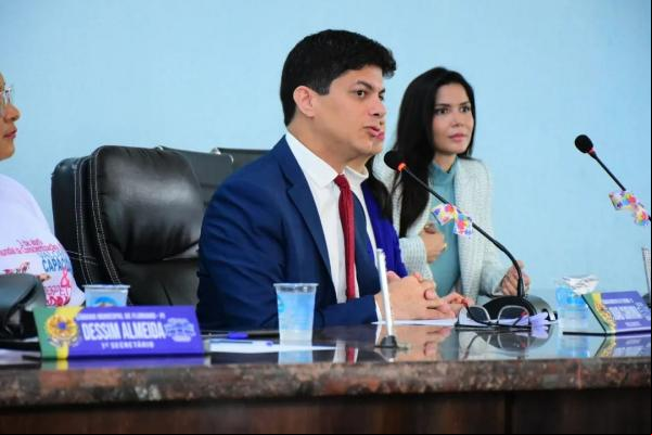 Câmara de Floriano comemora o Dia de Conscientização do Autismo com sessão solene(Imagem:CMF)
