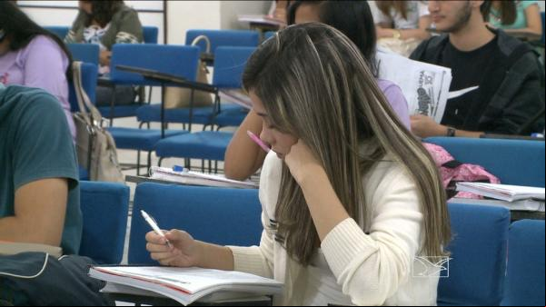 A estudante Maria Clara Bezerra já sentiu na pele os efeitos da ansiedade na hora do exame. A jovem já fez o Enem duas vezes e, em todas às vezes, o nervosismo esteve presente. ?N(Imagem:Reprodução)