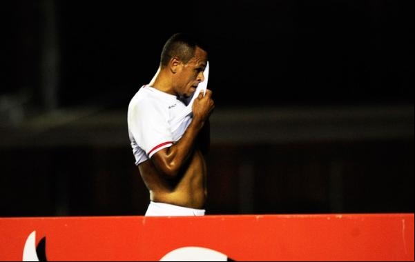 Atacante soma 14 cartões vermelhos pelo São Paulo; dirigente criticou e garantiu punição.(Imagem:Marcos Ribolli)
