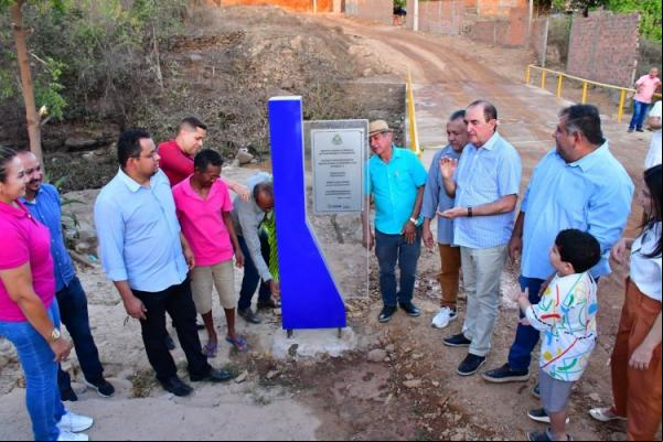 Prefeitura de Floriano entrega agem molhada que dá o a localidade Bom Jardim(Imagem:Secom)