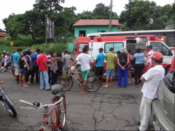 Acidente envolvendo carro e moto na Av. Bucar Neto. (Imagem:FlorianoNews)