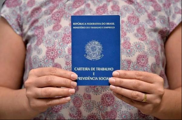 Carteira de trabalho(Imagem:Divulgação/Prefeitura da Serra)