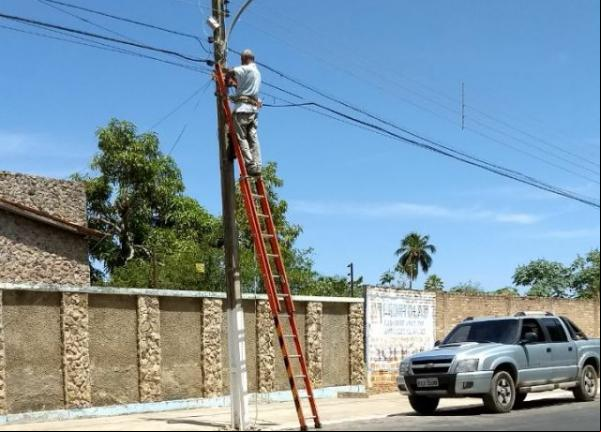 Manutenção de caixas da Rádio Comércio oferece melhor qualidade de som em Floriano.(Imagem:FlorianoNews)