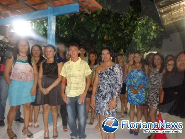 Formandos em Pedagogia participaram de solenidade de descerramento de placa de formatura.(Imagem:FlorianoNews)