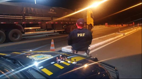 Caminhoneiro é preso em flagrante por tráfico de drogas e mais quatro são autuados no Piauí(Imagem:PRF PI)