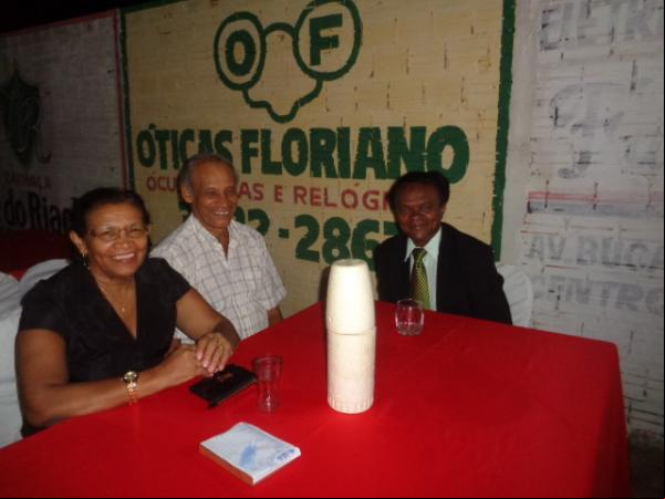 Cronista Hayalla comemora 9 anos de circulação do Jornal Perfil.(Imagem:FlorianoNews)