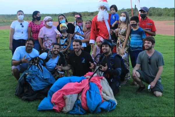 Natal no Ar leva crianças atendidas pela RFCC para sobrevoar Altos, no Piauí.(Imagem:Divulgação/RFCC-PI )