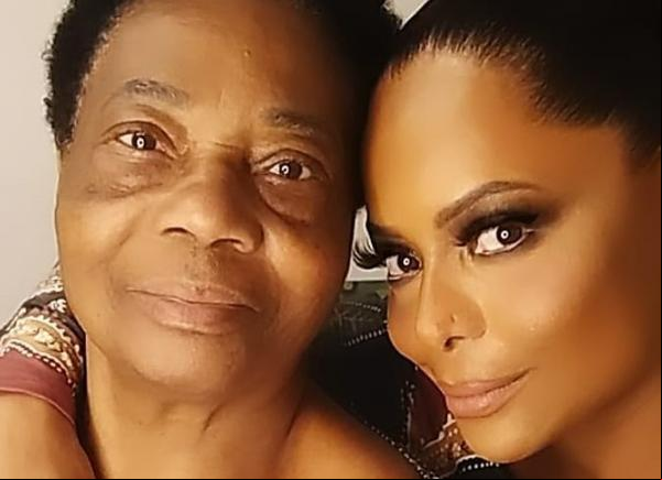 Adriana Bombom lamenta a morte da mãe, Ernestina, vítima de Covid-19.(Imagem: Reprodução / Instagram)