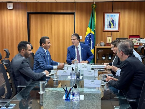 Dr. Francisco solicita a ministro da Educação recursos para estrutura e novos cursos para Universidade e Instituto Federal.(Imagem:Jessyca Barros)