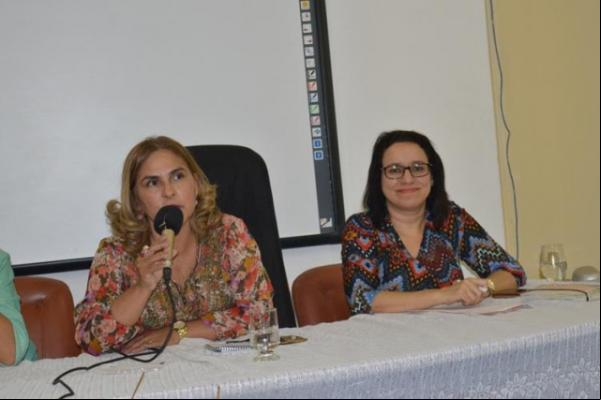 Promotora discute violência contra a mulher na mídia em debate na Uespi.(Imagem:florianonews.piauiconectado.com)