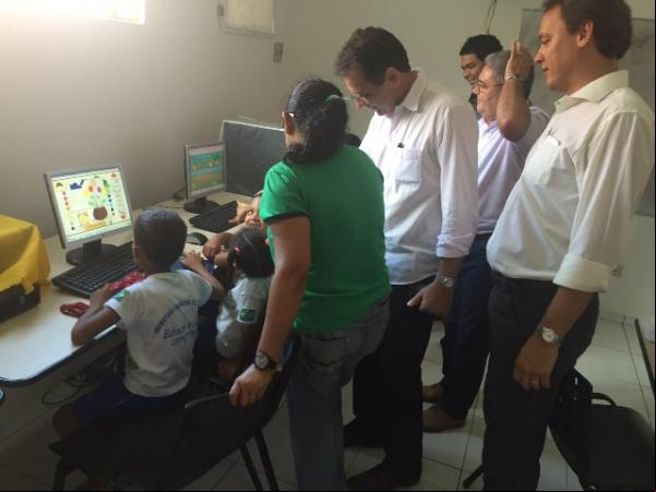 Prefeito visita escola rural onde sera implantado o Método de Ensino em Tempo Integral.(Imagem:Secom)
