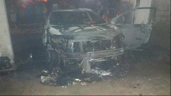 Carro incendiado(Imagem:Divulgação)