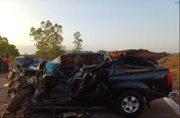 Motorista de 48 anos morre preso às ferragens após bater de frente com ônibus de excursão no Piauí.(Imagem:Ascom PRF)