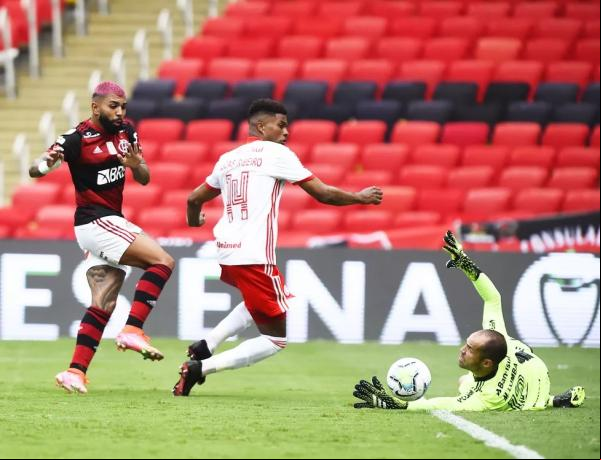 Gabigol bate para marcar o gol do octacampeonato brasileiro do Flamengo.(Imagem:André Durão )