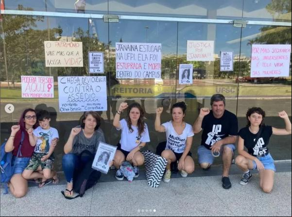 Ato na Universidade Federal de Santa Catarina (UFSC) e apoio ao caso de Janaína Bezerra aluna estuprada e morta em sala na UFPI.(Imagem:Reprodução )