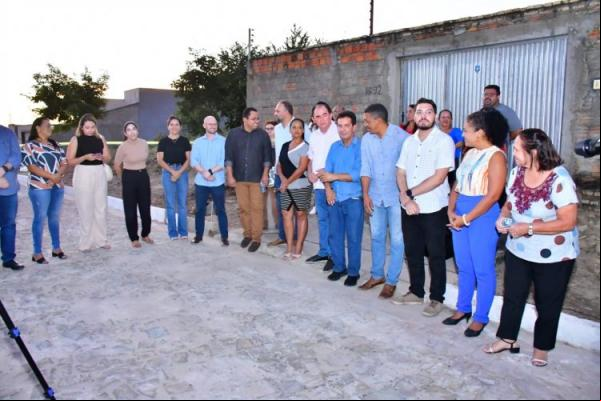 Prefeito Antônio Reis inaugura Rua Emídio Rocha no bairro Manguinha.(Imagem:Secom)