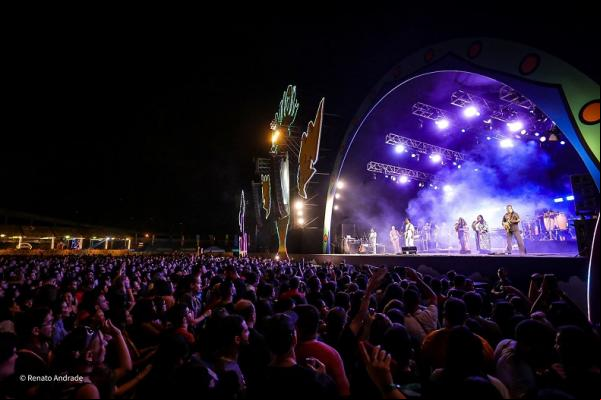 Natiruts celebra reencontro no Piauí Pop e homenageia amiga de Teresina.(Imagem:Renato Andrade/florianonews.piauiconectado.com )