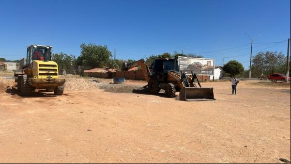Parceria entre Prefeitura de Floriano e Instituto Benigno capacita operadores de máquinas pesadas.(Imagem:Secom)
