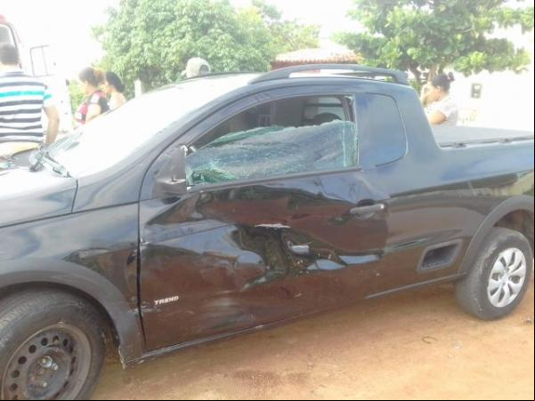 Casal fica ferido em colisão envolvendo carro e moto em Floriano.(Imagem:PiauíNoticias)