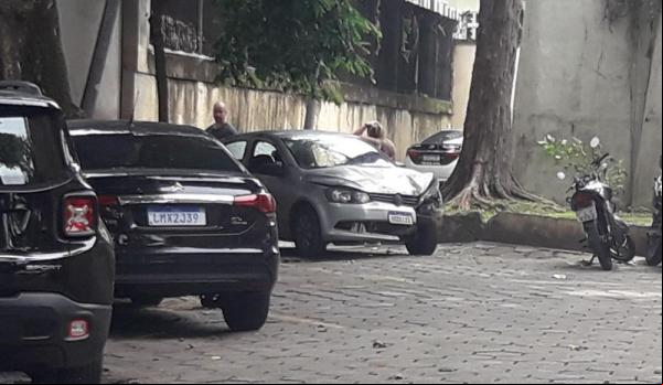 Carro onde Bunitinho estava, em um dos os ao Dendê (Imagem:Gabriel Barreira/G1)