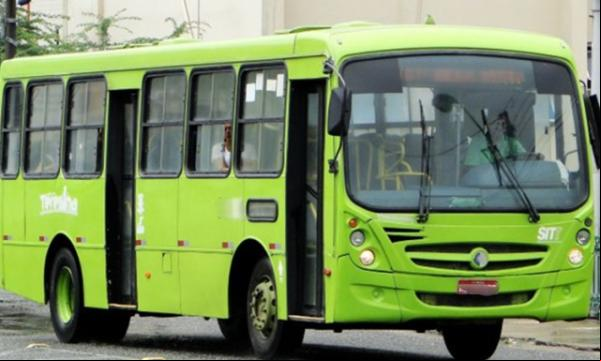 Assaltantes armados desviam rota de ônibus e fazem arrastão na zona Sul de Teresina.(Imagem:florianonews.piauiconectado.com)
