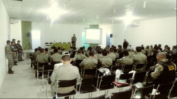 Policiais militares participam de formação sobre operações policiais em Floriano.(Imagem:FlorianoNews)