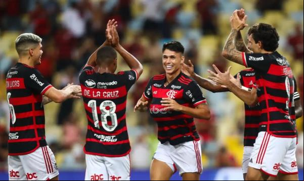 Flamengo derrota São Paulo e assume liderança do Brasileiro.(Imagem:Gilvan de Souza/CRF/Direitos Reservados)