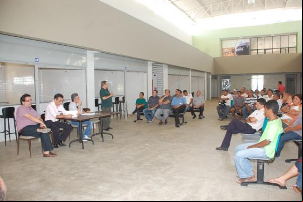 Prefeito Gilberto Júnior faz entrega das chaves dos boxes da nova rodoviária.(Imagem:Waldemir Miranda)