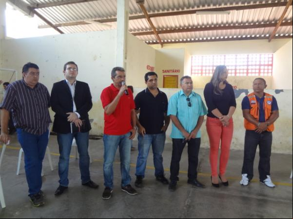 Baronenses são beneficiados com cestas básicas.(Imagem:FlorianoNews)