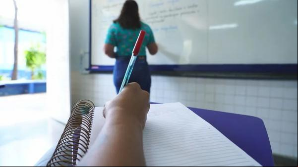Governo anuncia cinco novos cursos aos alunos da rede estadual voltados para marketing e energias renováveis, no PI:
