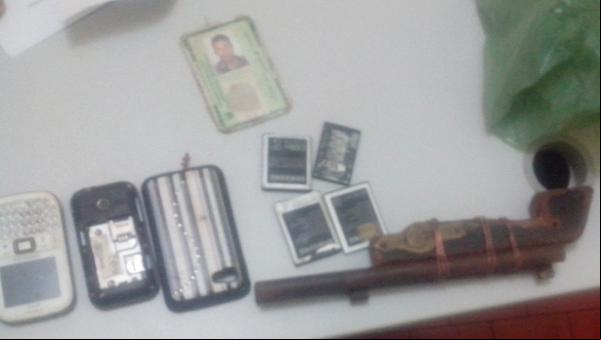 Suspeito de assaltos foi preso com arma de brinquedo(Imagem:Divulgação/PM)