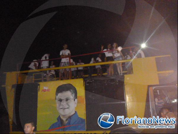 Carreata do bloco Farinhalcool percorreu ruas e avenidas de Floriano. (Imagem:FlorianoNews)