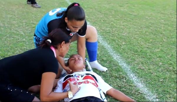 Após ar mal, atleta é substituída.(Imagem:Emanuele Madeira/GloboEsporte.com)