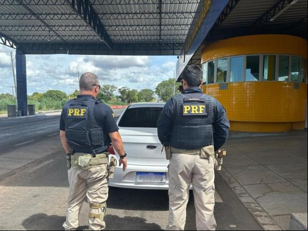 Veículo havia sido furtado em Pernambuco e era conduzido por motorista inabilitado.(Imagem:Divulgação/PRF)