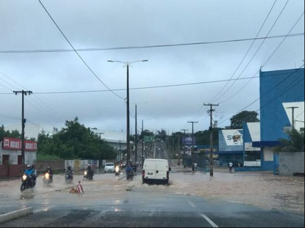 Avenida Joaquim Nelson na manhã desta sexta-feira (02).(Imagem:florianonews.piauiconectado.com)