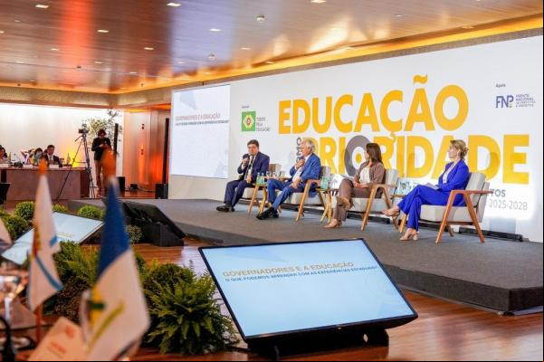 Rafael Fonteles defende educação na idade certa e modelo de tempo integral em encontro com prefeitos(Imagem:Divulgação)