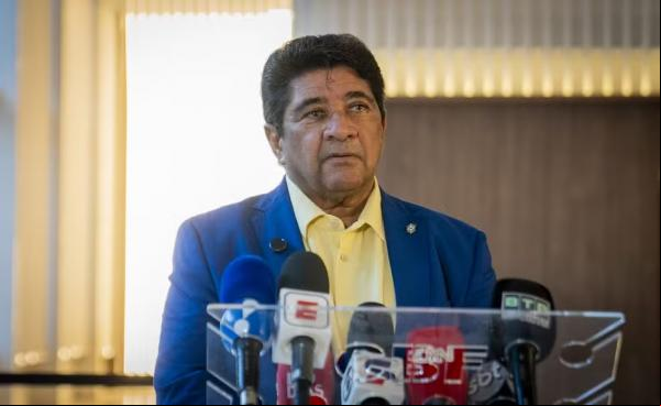 Ednaldo Rodrigues, presidente da CBF, anuncia a demissão do técnico Dorival Júnior.(Imagem:CBF)