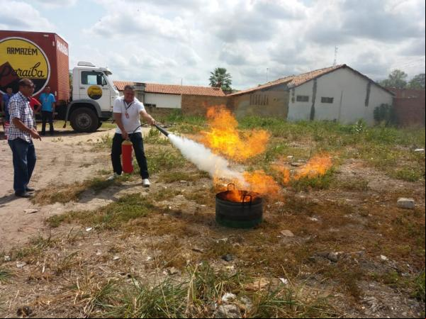 Armazém Paraíba de Floriano realiza treinamento sobre Brigada de Incêndio com seus colaboradores.(Imagem:Divulgação)