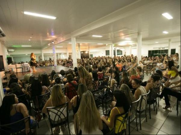 Tarciana viaja pelo Brasil proferindo palestras e cursos.(Imagem:Tarciana Chuvas/ Arquivo Pessoal)