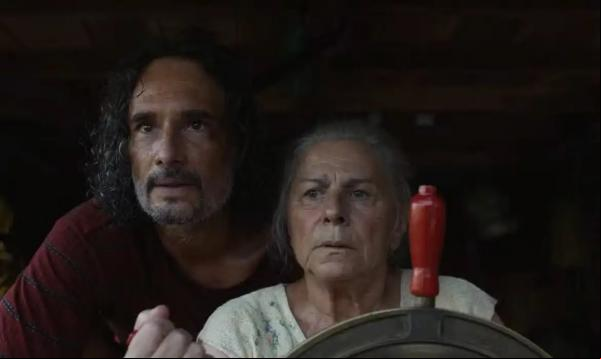 Atores Rodrigo Santoro e Denise Weinberg em cena de